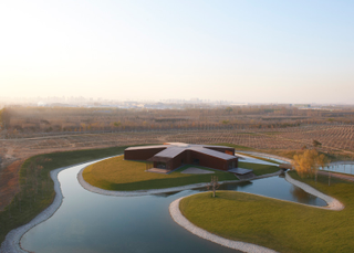 Illustration for article titled A Chinese Winery That Mimics Everyone's Favorite Five-Armed Glyph
